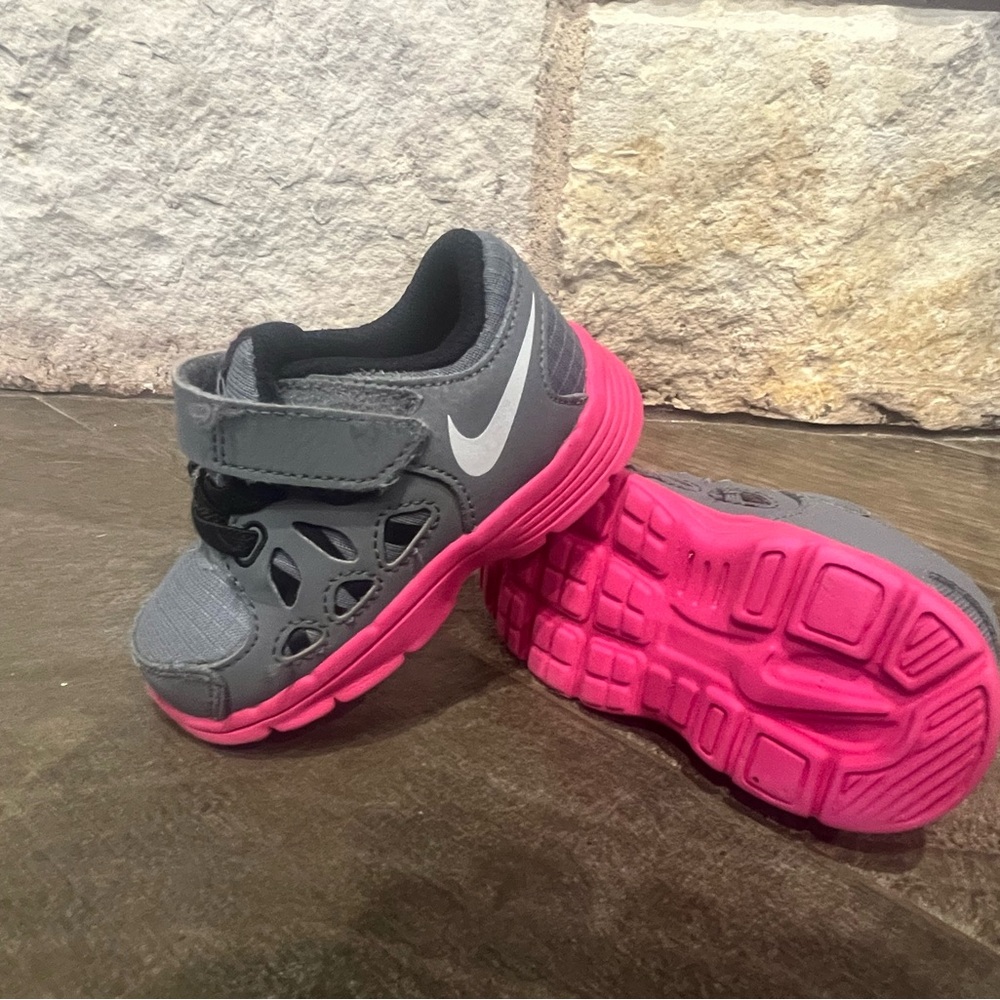 Nike Kids Fusion Run 2 Gray Pink Sneakers Shoes Size 5C 599796-002